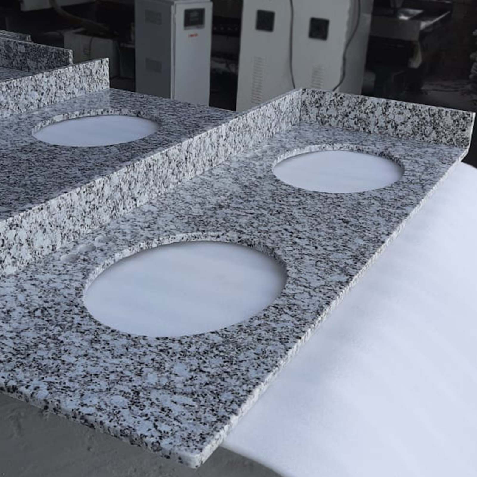 P white granite countertp